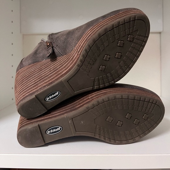 Wedge ankle booties, worn a couple times. 7.5 US Women’s - Picture 2 of 2